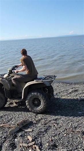 1M views · 3.3K reactions | Net got caught up in the running line, that was fun to untangle! #alaska #offgrid #offgridliving #offroad #cabinlife #hightidehomestead #alaskaoffgridliving #homesteadingoffthegridalaska #setnet #setnetter | Off-Grid Alaska with High Tide Homestead | Facebook