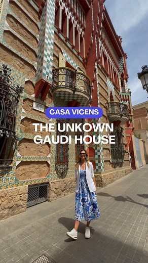 🐲Casa Vicens is a hidden jewel from architect Antoni Gaudi that is worth visiting! I love all the oriental symbolism and hidden secrets it holds. ✨🤩 This house is the first masterpiece of Antoni Gaudí and sowed the seeds of later works. Built between 1883 and 1885 as a summer house for the Vicens family, here he showcased his unparalleled talent. ❤️It was Declared Unesco World Heritage in 2005 🎟️ General ticket is 18€ / reduced one is 16€ 👉🏻 Did you know this house by Gaudi? | Live Life Bar