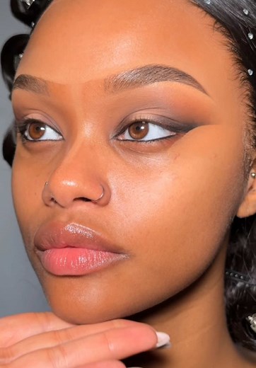 Step-by-Step Halo Eye Makeup Tutorial