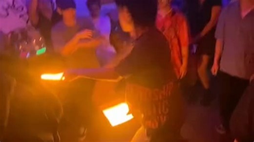 Freehand Glowsticking｜Nightclub Crowd Control