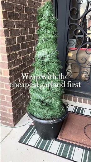 DIY Tomato Cage Christmas Trees for Porch Decor #christmasdiy