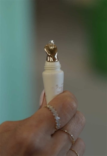 TriPeptide Lip Oil — Your Skin Seen Lip Oil Details