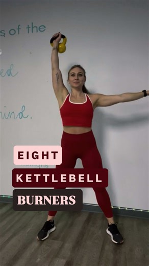 E I G H T kettlebell moves- which one do you want to try ? 1- single arm hang clean press 2- halo to knee drive 3- oblique lean to press 4- one arm leg step out swing 5- lunge pass through to upright 6- opposite side press knee drive 7- same side lunge swing curl press 8- side lunge lean, tap, grab, upright #kettlebell #kettlebellworkout #fullbodyworkout #athomeworkout #workoutsforbeginners