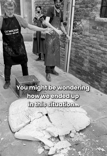 There are moments when we have to make difficult decisions, even about creations we’re deeply attached to.😮‍💨 🌞This sun was one of our very first molds, made at the beginning of our journey in the 1980s. Back then, it helped fill an empty workshop. Today, it’s simply too large, and the mold, worn out by time and use, can no longer be saved. 💔 But before saying goodbye, we’ll create it one last time. 😉 #venice #venezia #mask #maschereveneziane