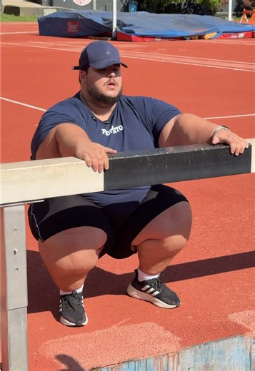 Será que o mamute vai conseguir correr a São Silvestre? 🦣🏁 #corrida #obesidade #emagrecer #fyp #treino