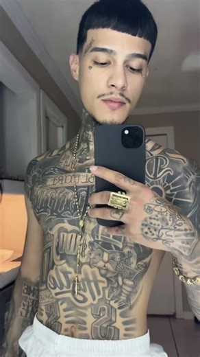 #capcut #capcutpioneer cómo crear foto con tatuajes usando Chat GPT,solicitar diseño de tatuaje a Chat GPT,tatuaje Chat GPT carolina,hacer fotos con tatuajes digitales,hacer foto de tatuaje con Chat GPT,crear tatuaje en foto con ChatGPT,diseñar tatuaje en foto con IA,editar tatuajes en fotos paso a paso,hacer foto de tatuaje en los ojos,crear tatuaje de Géminis en foto,tatuaje de Géminis estilo Brasil,texto de tatuaje de Géminis para foto,agregar tatuajes falsos en fotos fácil,tatuaje diseño Cha