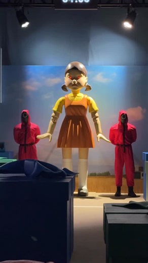 SIMJI on Instagram: "Absolutely speechless 🤯 Go visit @netflixhouse in Dallas and Philadelphia! #netflixpartner"