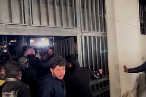 Crowds Go to Syria’s Sednaya Prison In Search of Loved Ones