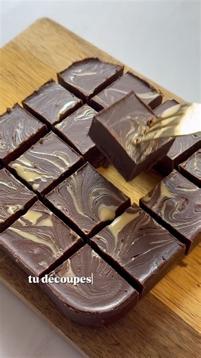 Fudge sésame chocolat 200g de purée de sesame 140g de chocolat #recettefacile #vegan #recettevegan | Végranola - cuisine végétale gourmande