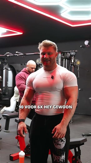 The youngest IFBB Pro in the Netherlands is also very strong😮‍💨 #gym #bodybuilding