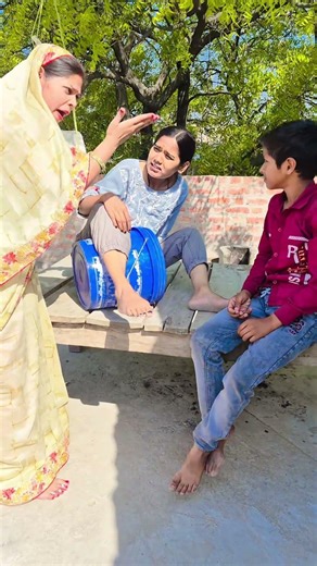 बोरी नंद नाच सीखा रही 😇😇😇