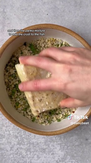Crispy fish 😍 with panko parmesan crust! #healthyrecipes #fyp #codrecipe #crispyfish #bakedcod #dietitiansoftiktok