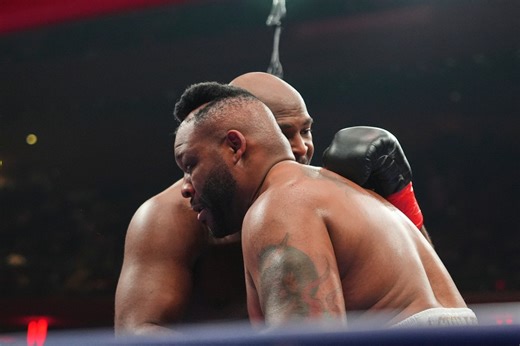 Boxer Jarrell Miller's toupee trouble goes viral