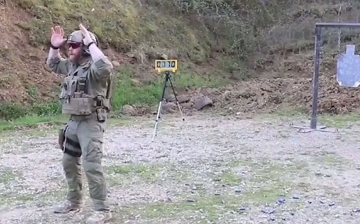 国外特种部队进行轻武器速射，这一波流利的操作你打几分？