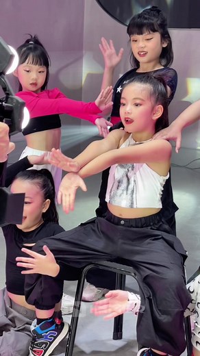 MINI BABYMONSTER 🩷ดิ อินเนอร์ส่งเข้าประกวดค่า😆😍 #theinnerstudio #innertrainee #เรียนเต้น #เต้นเพลงฮิต #สตูดิโอสอนเต้น #สอนเต้น #สอนเต้นเด็ก #kpopcoverdance #dancestudio #2ne1mashup #babymonster #เรียนเต้นกรุงเทพ | The Inner Studio