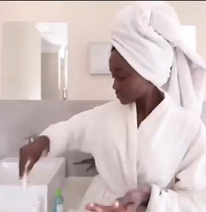 Let’s prepare our skin for the holiday makeup with 2 easy steps: 1. cleanse with the Sebium H2O, that refreshes and purifies gently 2. apply Sebium Global, to get rid of pimples and dark spots, and control shine You will have a perfect glow for family pictures ! Who is ready ? | BIODERMA