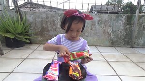 makan es krim enak murah meriahh... emmmphhh... yummyy.. | Edukasi anak