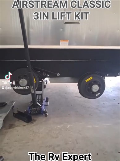 AIRSTREAM CLASSIC 3IN LIFT KIT The Rv Expert #Airstream #airstreamclassic #liftkit #airstreamtechnician #codyblalock87