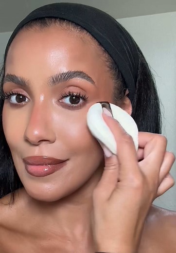 Achieve Flawless Makeup with Laura Mercier Powder