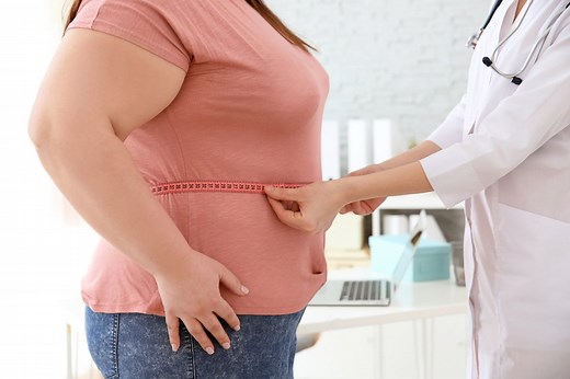 12 causas de la obesidad (y qué hacer)