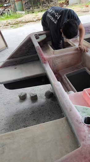 Sebelum cat dalam .... Bot 20'6" x 5'6" ( Termasuk ekor 22ft) #Since2010 | Khairol Fiber