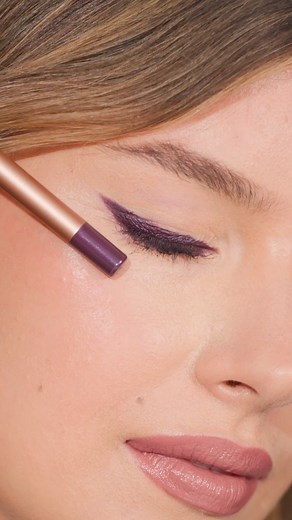 Perfect Plum enhances brown, hazel, and green eyes, making them truly stand out. Whether you’re creating a soft daytime look or a sultry smoky eye for the evening, this versatile eyeliner brings a touch of Mediterranean magic to your makeup routine.⁠ ⁠ Shop now at zoevacosmetics.com 💜 | ZOEVA