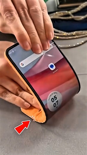 THIS PHONE WRAPS AROUND YOUR WRIST 🤩