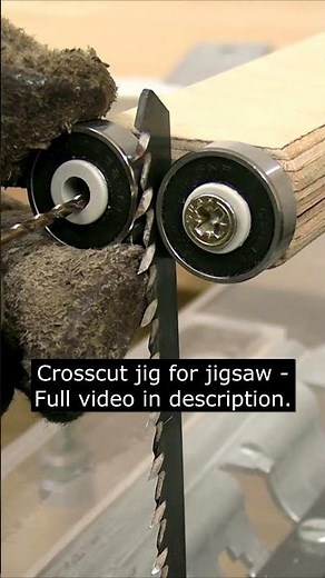 Woodworking jig for perfect Cross Cuts with jigsaw