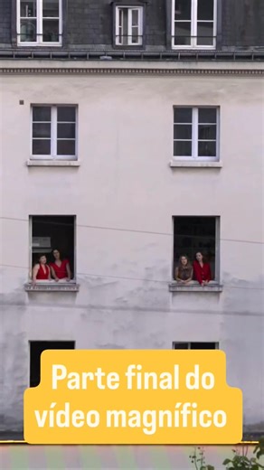 Ecco la seconda parte del più FOLLE Flashmob di Bohemian Rhapsody che vedrete mai!! Con 30 musicisti e cantanti per le strade di Parigi 😍 Cantante: @Mickey Callisto Chitarra solista: @GuitarOlly Primi 3 cantanti: @✨ DDKN ✨ Coro pop: @ddkn.off @Sone e @coline sicre Controtenore solista: @michaelkonesaki Seconda chitarra: @Axel Thomas Basso: @pasmaniandevil Coro dell'opera (guarda il loro instagram!): @eeva.matilda @chevalierdesatvrn @c.lui.michel @dounia.el_baaj @emmanuelle_jakubek @lisa.chaib.a