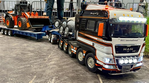 Dlouhý kamion zablokoval kruháč. RC těžká nákladní přeprava | Svět RC modelů | Stream