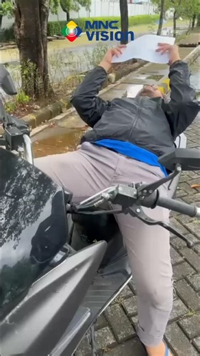 Official Account MNC Vision on Instagram: "Gombalin Ica ternyata butuh effort juga😭 Akhirnya Ica mau nonton Liga Champions bareng gue😆 Gue sama Ica aja mau nonton bareng di MNC Vision, masa kalian engga? 😁 Ayo saksikan laga panas LIVERPOOL 🆚 REAL MADRID ⚽ 📆5 November 2025 ⏰ 02.55 WIB LIVE Ekslusif beIN SPORTS HD hanya di MNC Vision! Aktifkan *PAKET BeIN *49ribu/Bulan* dengan *BONUS PAKET BERITA DAN PENGETAHUAN* sekarang!! Klik: mncvision.id/tambah-paket Connect di Aplikasi Vision+, cukup Do