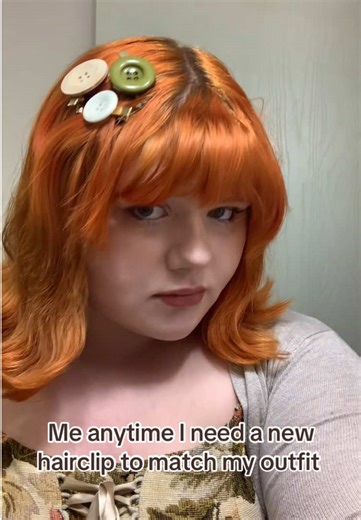 Stylish Button Hairclips for Every Outfit