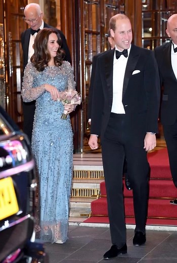 A Royal Night Out*👩‍❤️‍💋‍👨 Prince William and Kate Middleton sneak away from a formal event for a quick midnight picnic in the palace gardens 🌙️. They pack sandwiches 🥪, strawberries 🍓, and sparkling lemonade 🥤. As they're setting up, they spot a group of rabbits 🐰 hopping around the garden lanterns. Kate laughs and says, "Royal picnic with royal guests!" William grins and they both end up feeding the rabbits strawberries. 🐰 | Royal Studio TV