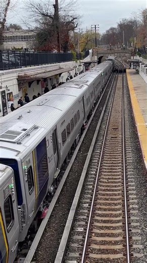 Long Island Rail Road | Port Washington Branch Train Arriving at Great Neck #lirr #mta #longisland