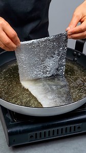 111K views · 598 reactions | Tento recept na lososa vám bude závidět každý kuchař! Ingredience škrob: 100 g kůže z lososa: 1 ks losos: 1.4 kg máslo: 200 g černý pepř: 1 g sůl: 3 g sušený česnek: 2 g olej: 20 ml cibule: 2 ks olej: 25 ml česnek : 15 g houby: 150 g cherry rajčata : 150 g špenát: 100 g parmazán: 50 g smetana na vaření : 250 g černý pepř: 1 g sůl: 2 g čedar: 60 g citron: 1 ks | Chutný.TV | Facebook