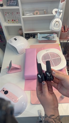 Kiki’s Lashes🩷🇨🇦 on Instagram: "Set up for a 3 week fill🩷 #smallbusiness #soloesthetician #certified #esthetician #nailtech @youngnailsinc @vbeautypure @cndworld @cndpro.na"