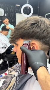 🌌 ¿Quieres ser un Barbero Profesional? 💜 ¡Aprende ya mismo con nuestro curso personalizado!! 🦇 ¡Inscríbete ya!! #cursosonline #barber #barberiaprofesional #barbershop #barberia #barberoslatinos #barberosdelmundo #barberos #barberiatradicional | Academia de Barberia