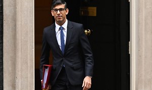 Knauf Insulation: Loft roll installation guide