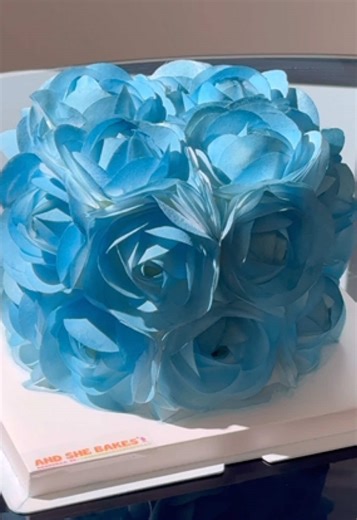 A VERY detailed wafer paper rose tutorial 😮‍💨because I struggled to find good ones online! Feel free to ask questions & let me know how you think it turned out!🩵 #andshebakesnashville #waferpaperroses #edibleroses