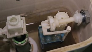 Toilet Tank Open Lidinside Flushing Tank Stock Footage Video (100% Royalty-free) 1020026164 | Shutterstock