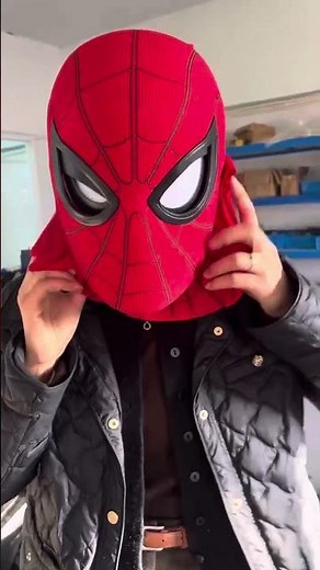 The amazing spider man mask with blinking eyes