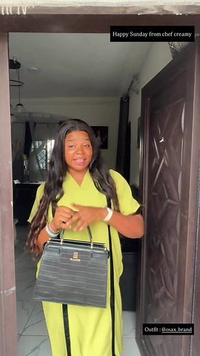 Gorgeous chef creamy rocking outfit from the brand ✂️