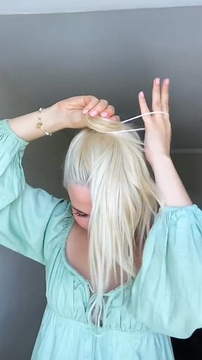 hair tutorial to achieve the perfect bun every time!🥰 I did less cuts so you can see exactly how I did it!🫶💕 #taylorxhairstyles #easyhairstyles #hairtok #summerhairstyles #hairstyles #quickhairstyle #hairtutorial #bunhairstyle #messybun | Emma2u 2