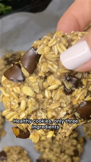 Banana + Oats ! No Sugar ! NO FLOUR! Guilt-Free Chocolate Chip Breakfast Cookies 3-INGREDIENT
