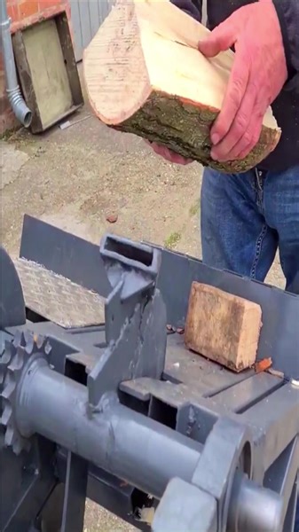 1.5M views · 2.2K reactions | Dangerous Axe Splitter #firewood #woodworking #firewoodprocessor #logsplitter #splittingwood #awesome #satusfying #woodsplitting #chainsaw #outdoors #smallbusinessbigdreams | Pleasure Workshop 2.0 | Facebook