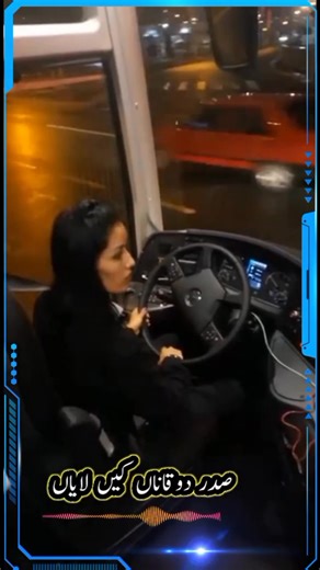 Skilled Pakistani Bus Driver Demonstrates Impressive Maneuvering