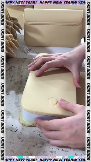 We are a leather handbag factory in Cambodia, committed to do a good job of each handbag .If you want to order, please message me 😊 #bag#bags#handbag#handbags#wallet#leather #leatherhandbag #fashion bag#factory#factorywork #manufacturing #handcraft #ootd #outfit #business #trading #men bags#women bags#leatherhandbagfactory