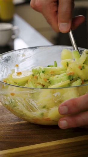 SUTTERO - So geht Kochen: Quick Nussschinkli mit Kartoffelsalat und Senf-Feigen-Apfel-Dip