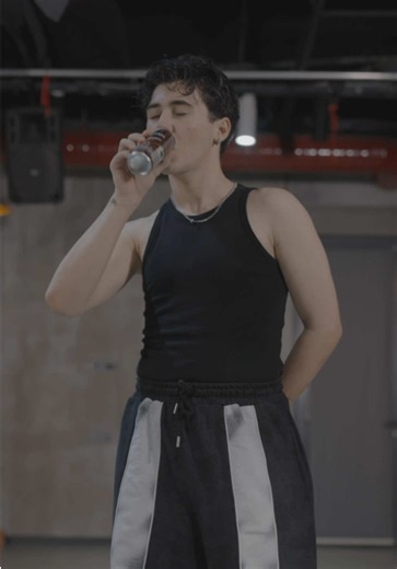 #CrushDanceChallenge başlıyor! 🪩 Dansımızı yap ve videonu 21 Ağustos’a kadar sosyal medya hesabından paylaş. Dans modunu açarken @nescafexpresstr ile @wearecrushboys hesaplarını takip ederek etiketlemeyi unutma. ✨ Başvuranlar arasından seçilecek 10 kişi, 1 davetlileriyle birlikte 12 Eylül’de Maximum Uniq Açıkhava’da gerçekleşecek konserimize davet edilecek. 🤍 Ayrıntılı bilgiler @nescafexpresstr hesabında! #işbirliği