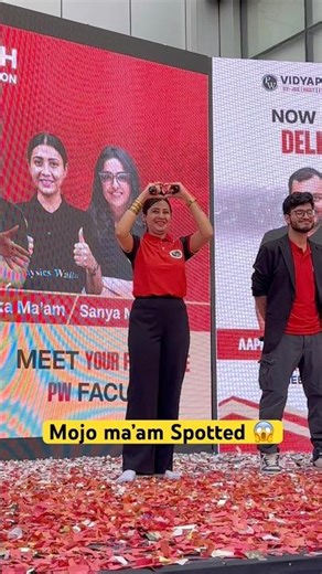 Mojo ma’am Spotted 😱 #physicswallah #neetaspirents #viral #inspireneet #love
